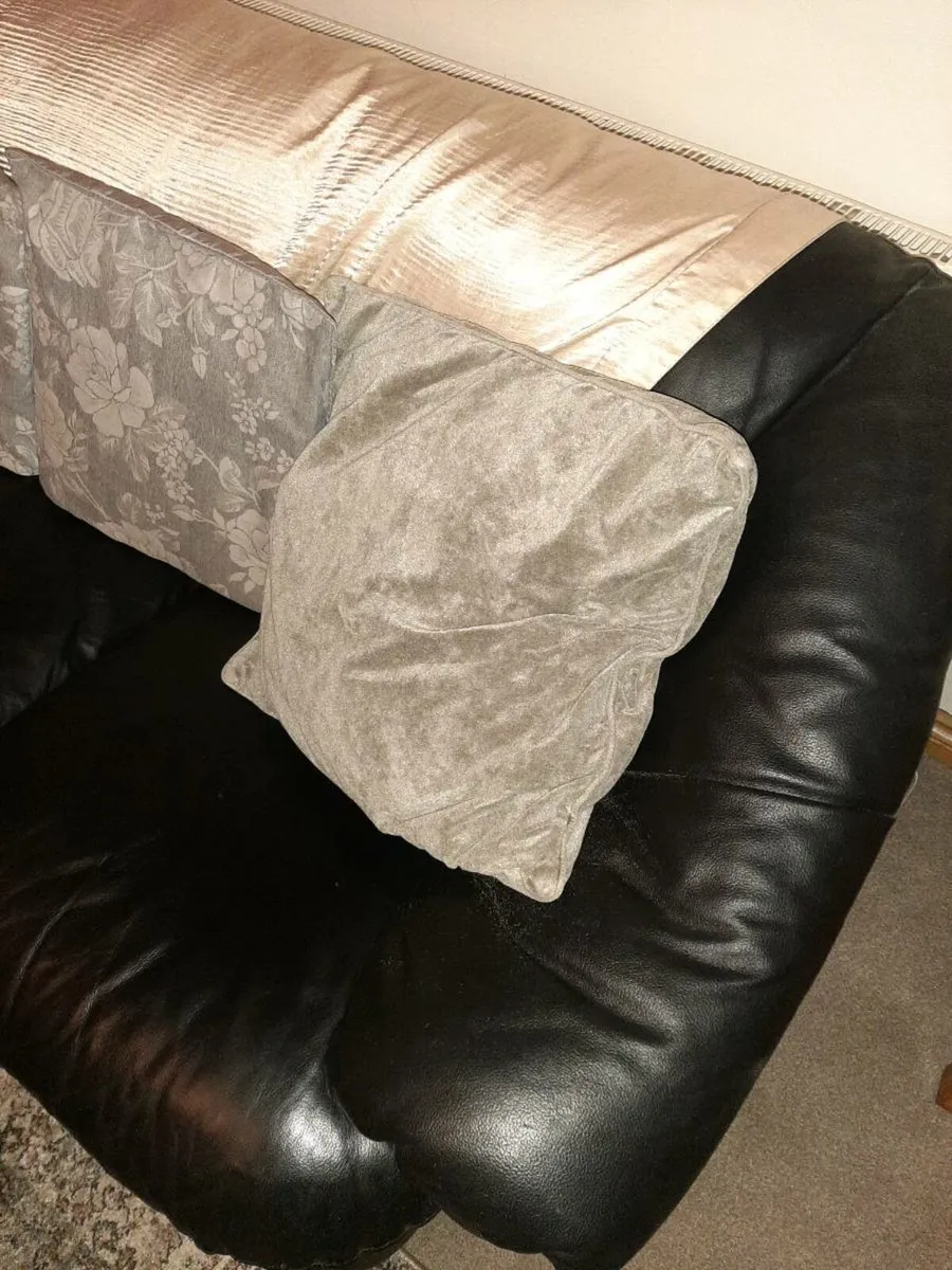 Leather couch 3+1+1 - Image 3