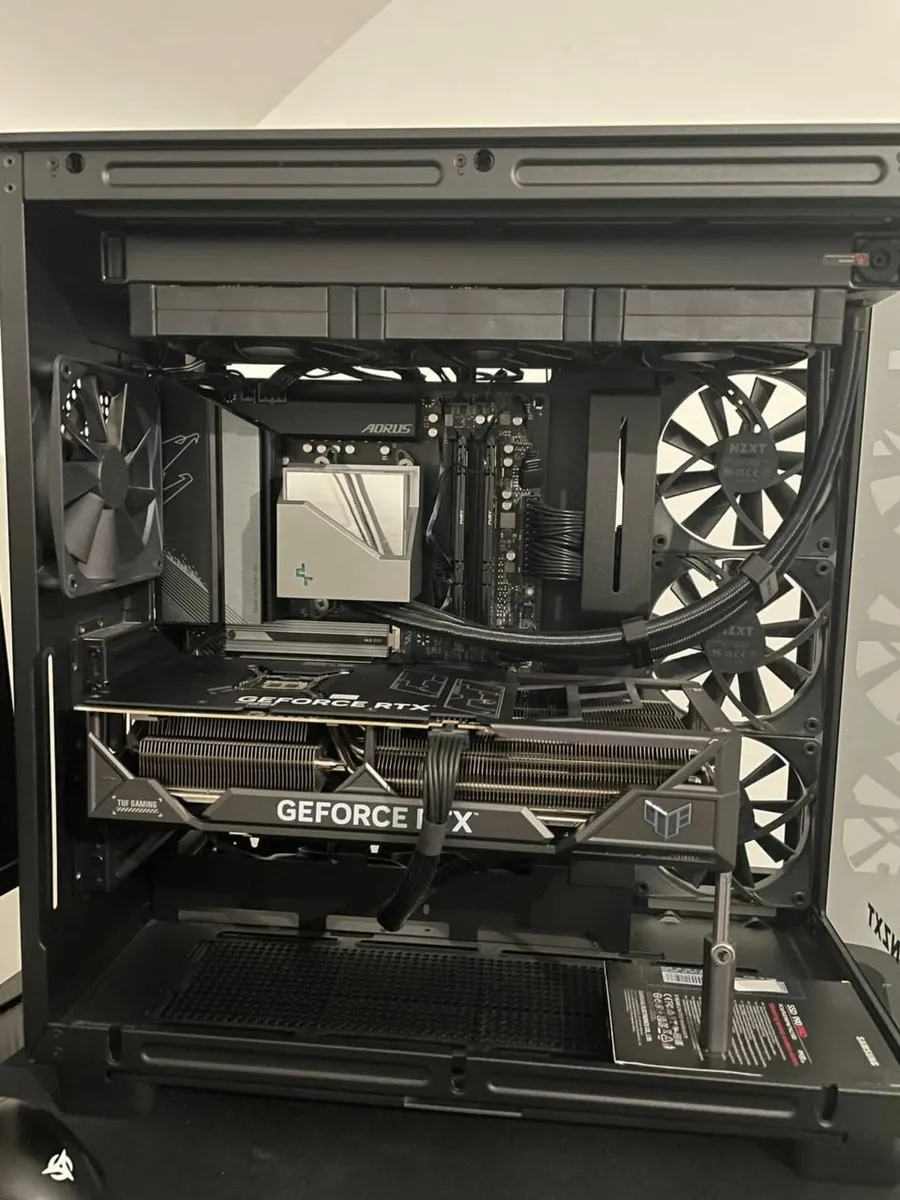 I'm selling my personal computer. - Image 1