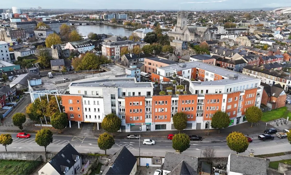 Abbey River Court 2 Bed Apt Limerick city - Image 1