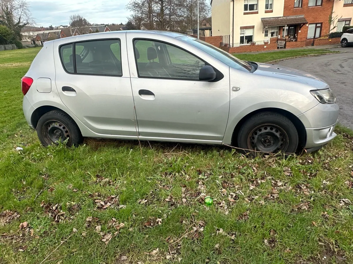 13 Dacia Sandero - Image 3
