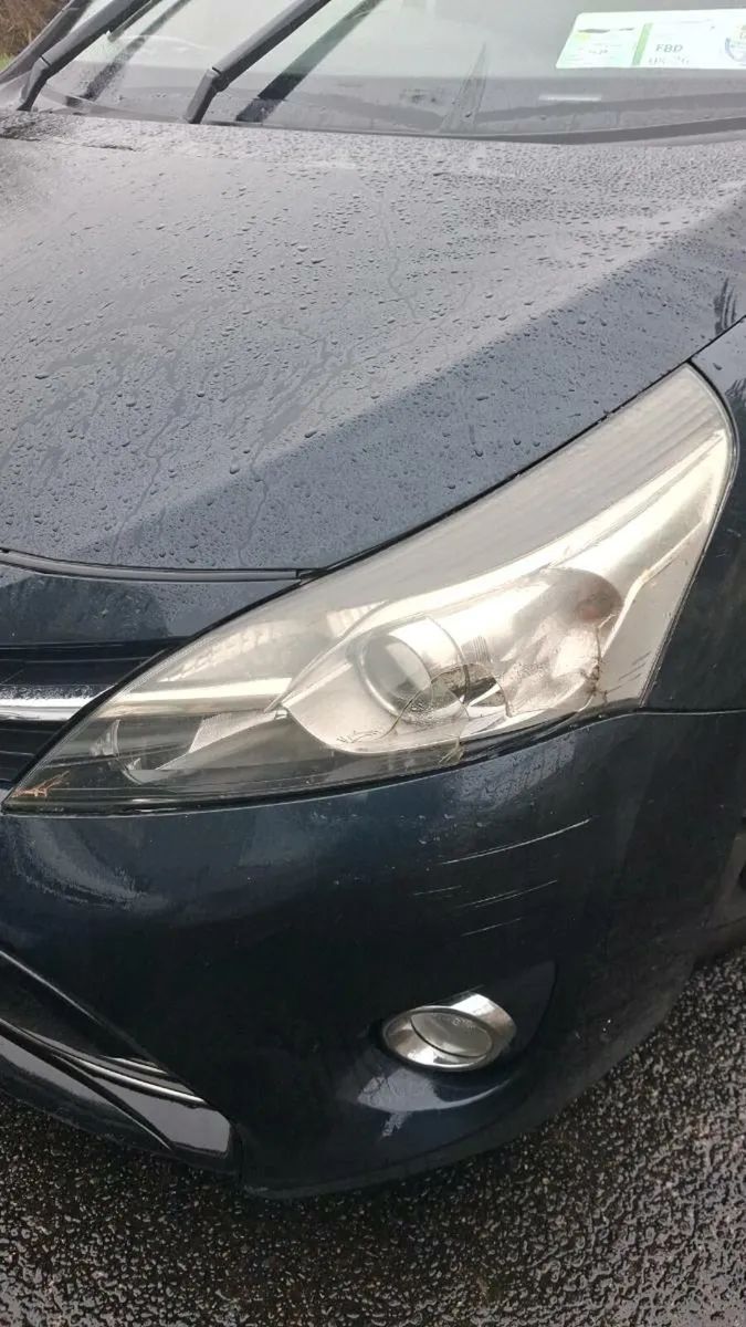 Toyota verso headlight wanted