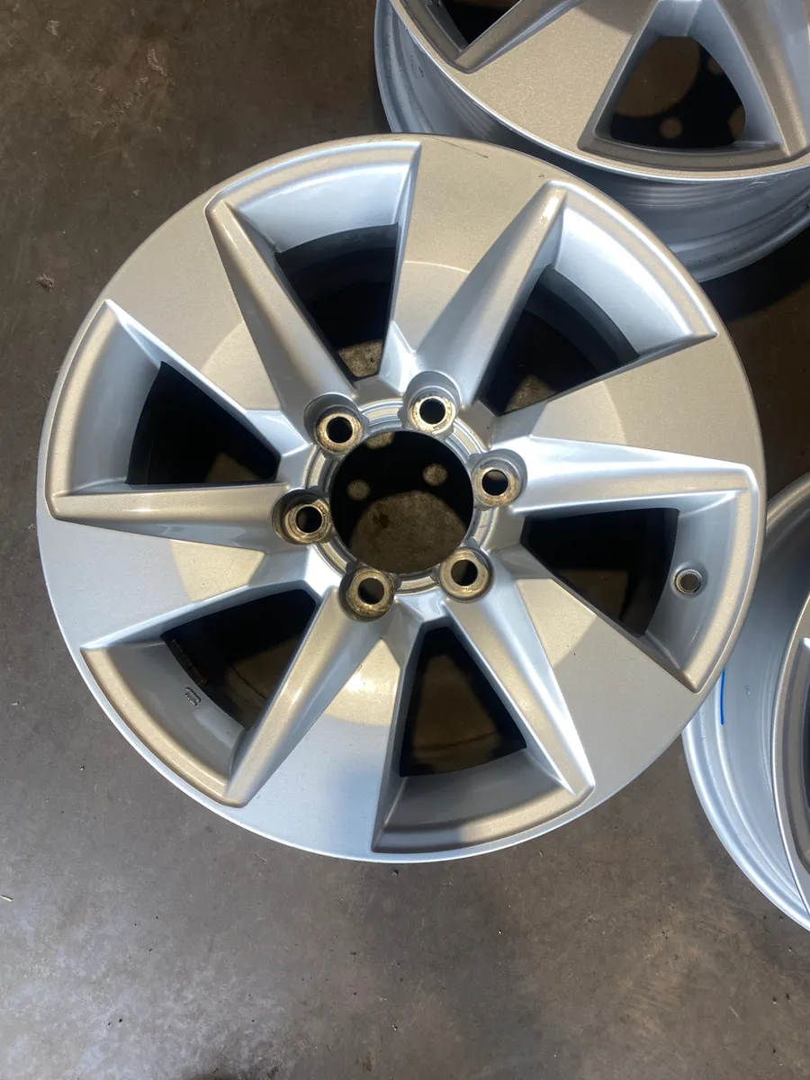 17inch Toyota hilux Land Cruiser alloy wheels - Image 2