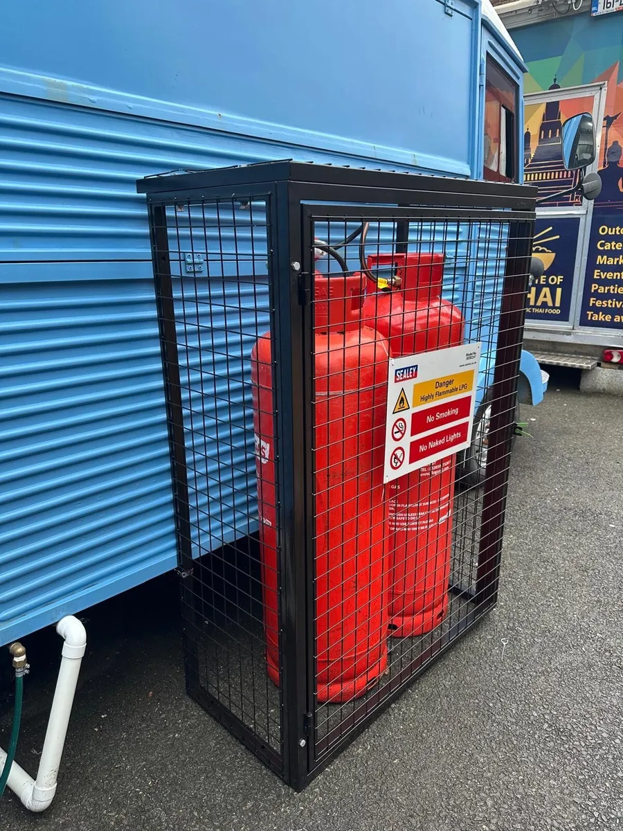 Fully Equipped Vintage Citroën HY Pizza Food Truck - Image 4