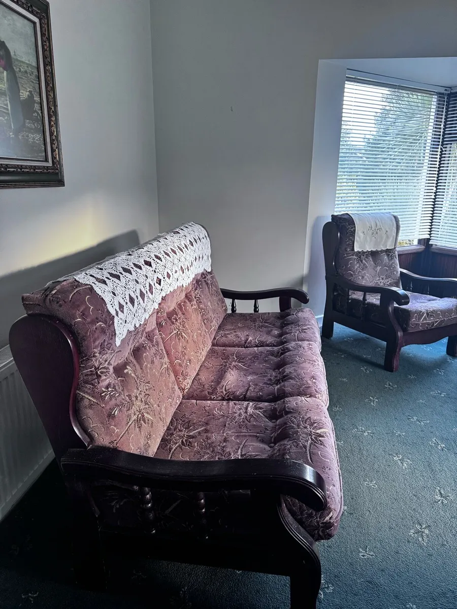 FREE- Couches, armchairs & table - Image 2