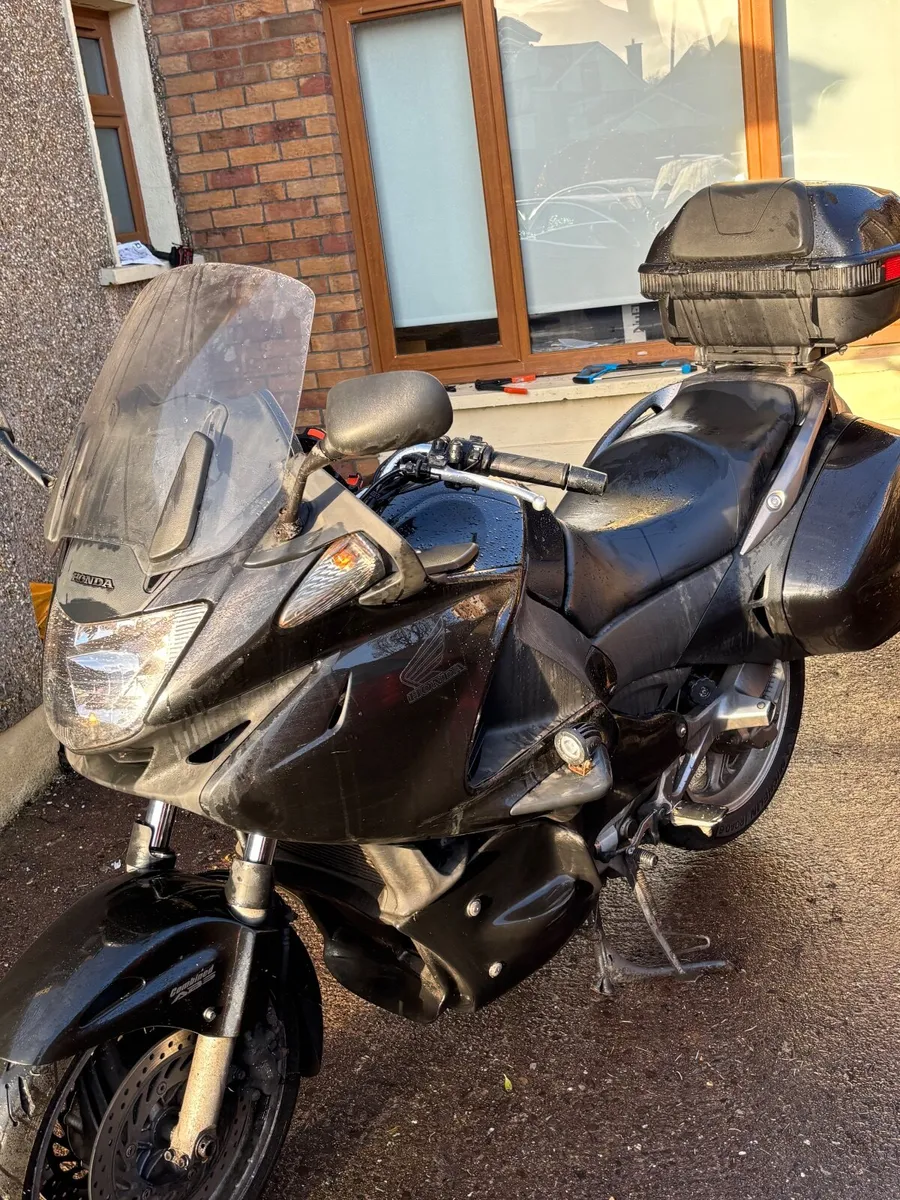 Honda Deauville 700 NT  2008 - Image 2