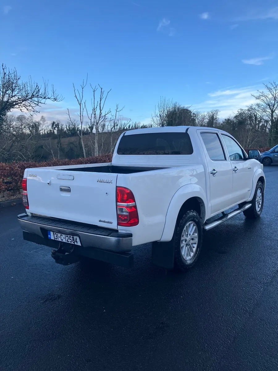 Toyota Hilux 3.0 HIGH SPEC - Image 4