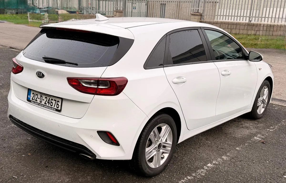 2021 Kia Ceed Commercial - Image 4
