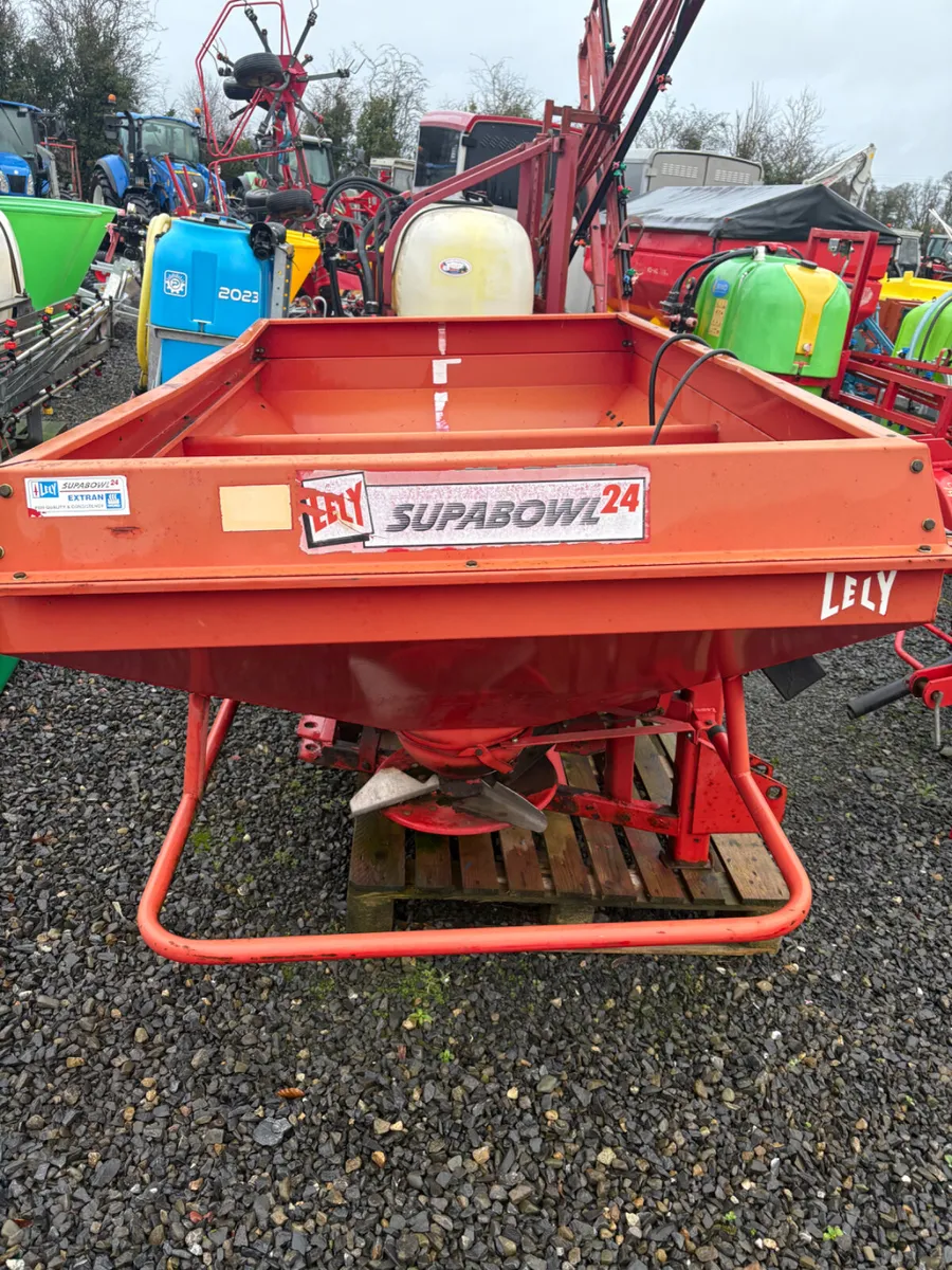 Lely Centreliner Fertiliser Spreader - Image 1