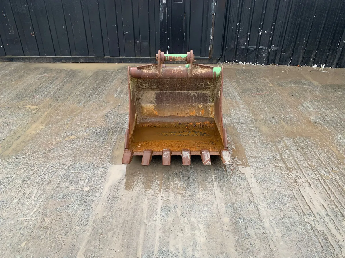 2FT 6 Digger Bucket – 60mm Pins | 310mm Centres - Image 2