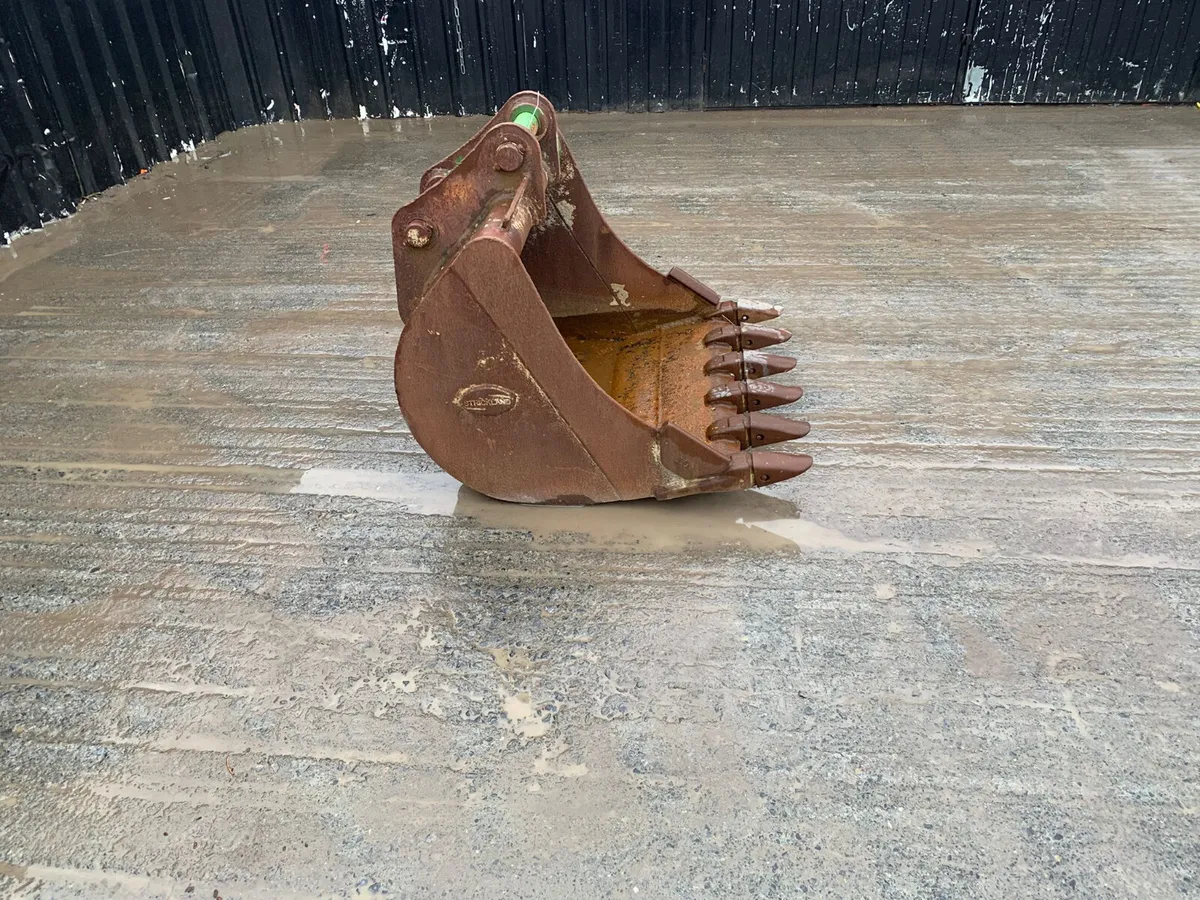 2FT 6 Digger Bucket – 60mm Pins | 310mm Centres - Image 3