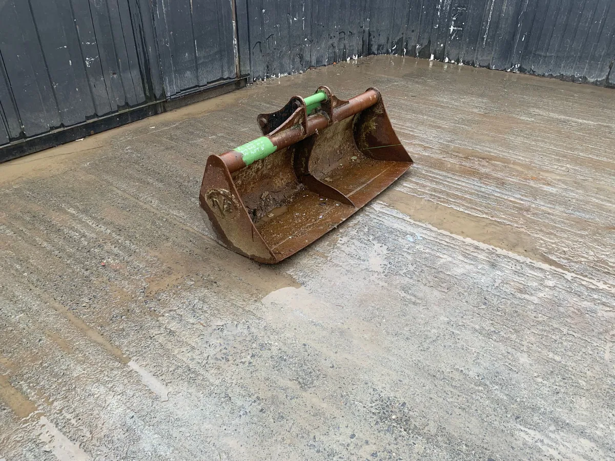 4FT 6 Digger Bucket – 45mm Pins | 300mm Centres - Image 1