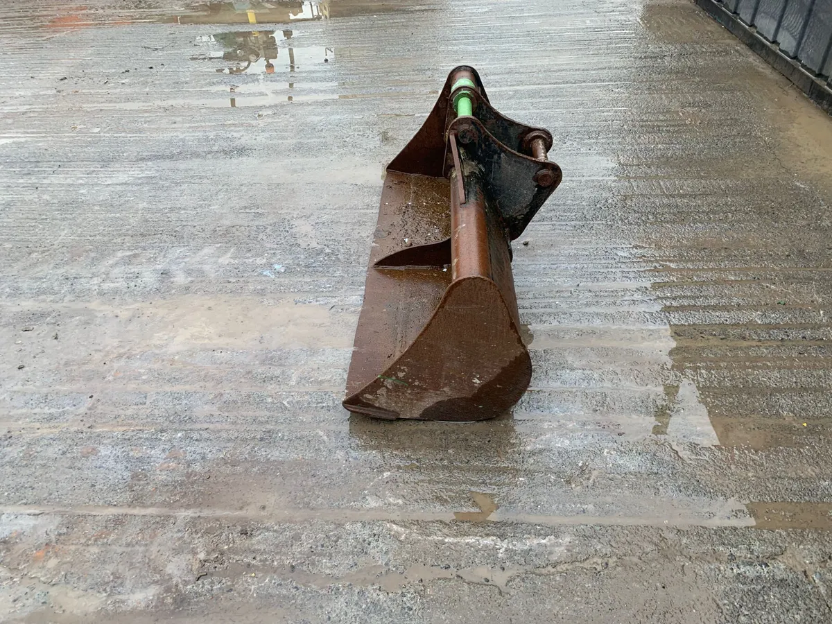 4FT 6 Digger Bucket – 45mm Pins | 300mm Centres - Image 4