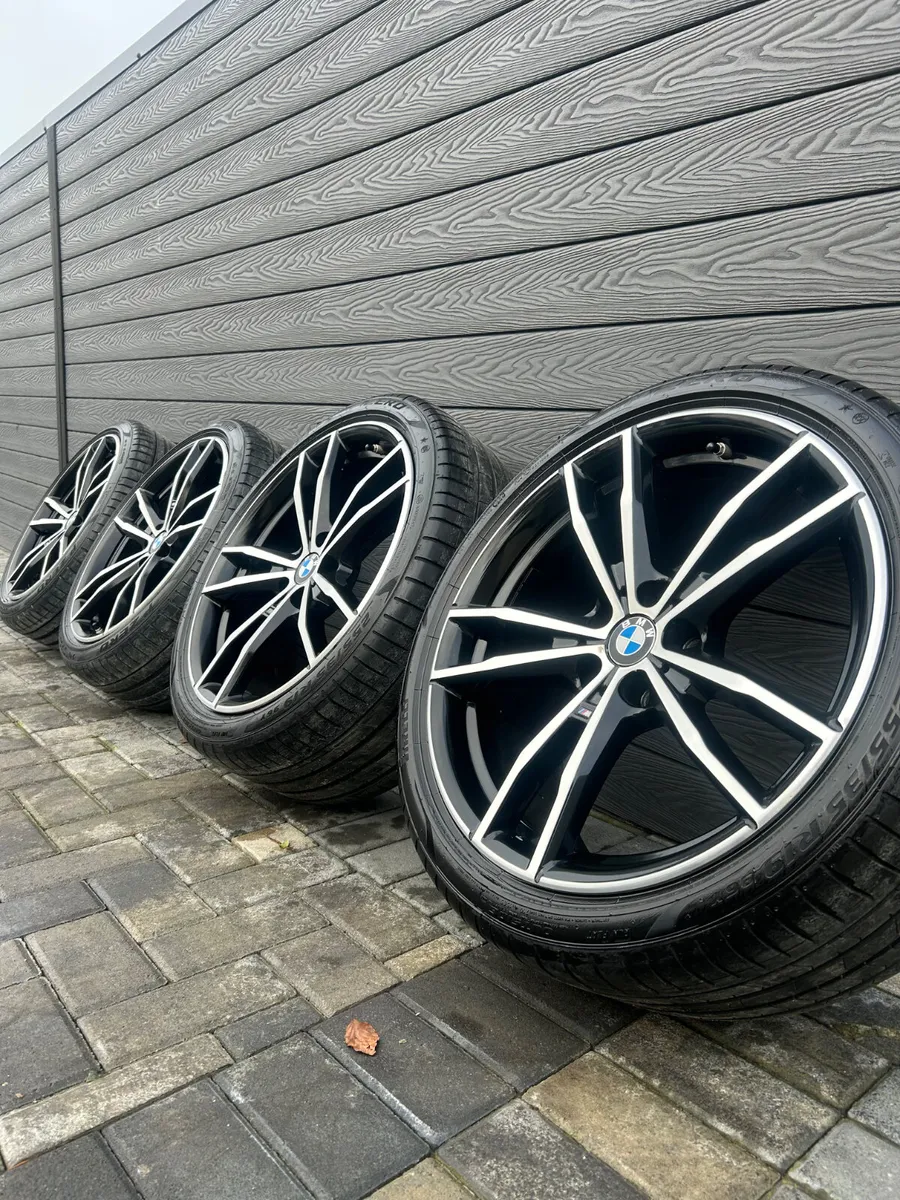 19” GENUINE BMW 3 SERIES ALLOY WHEELS & TYRES - Image 1