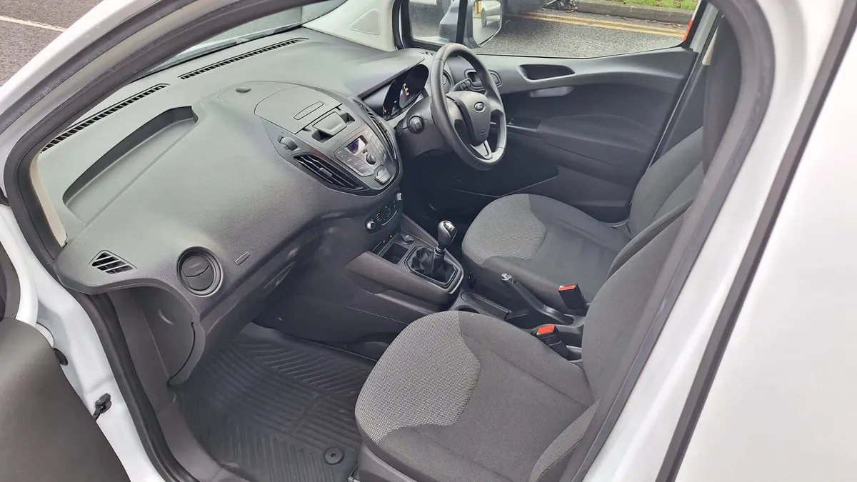 Ford Transit Courier 2022 - Image 4