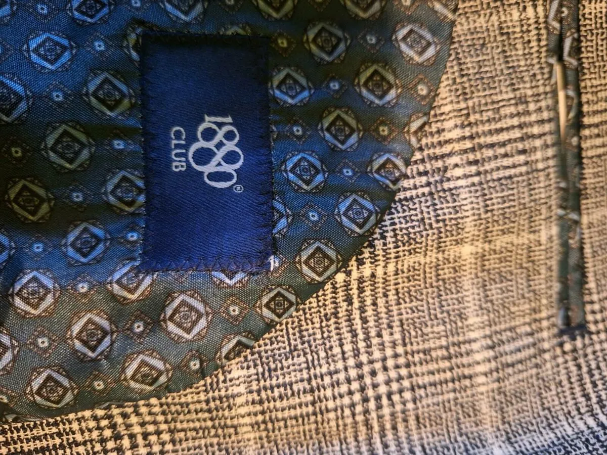 Kids suit/clothing - Image 4