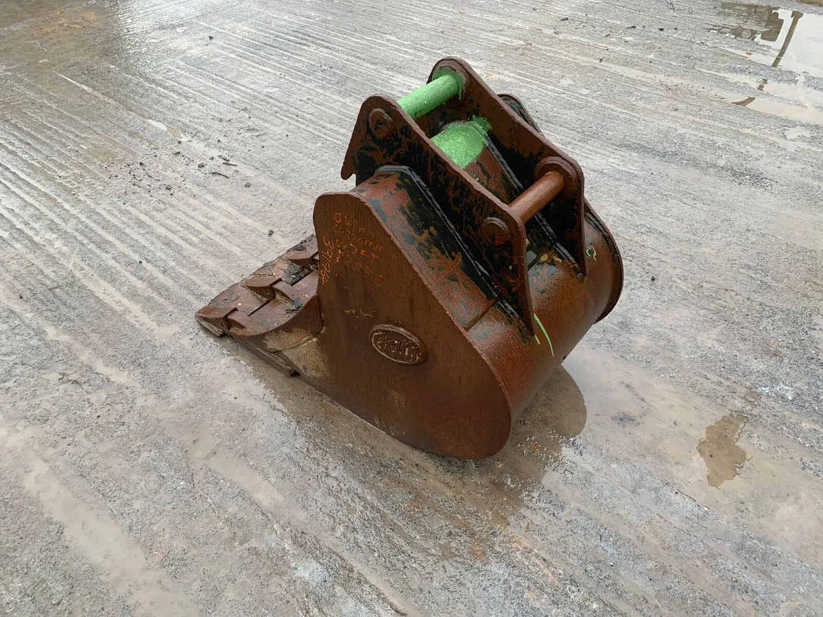 2FT Digger Bucket – 50mm Pins | 320mm Centres - Image 4