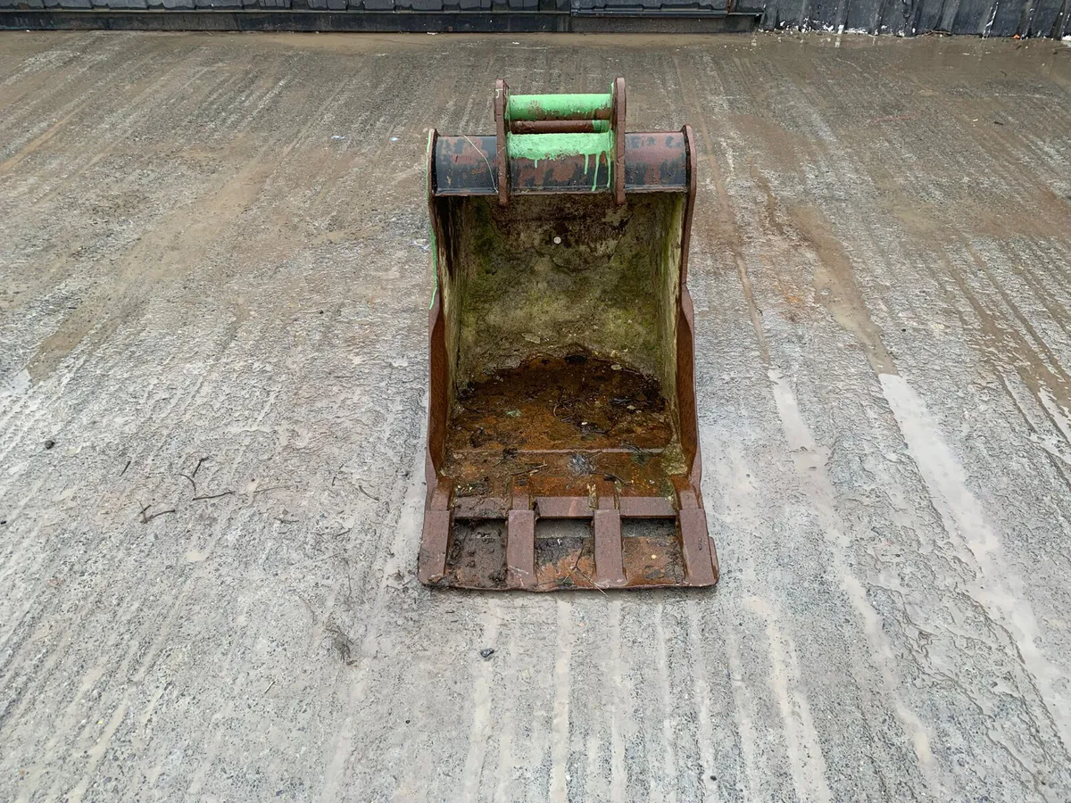 2FT Digger Bucket – 50mm Pins | 320mm Centres - Image 2