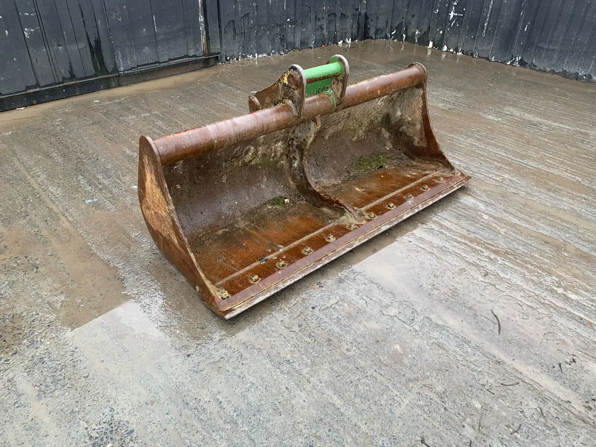 6FT  Digger Bucket – 65mm Pins | 400mm Centres - Image 1