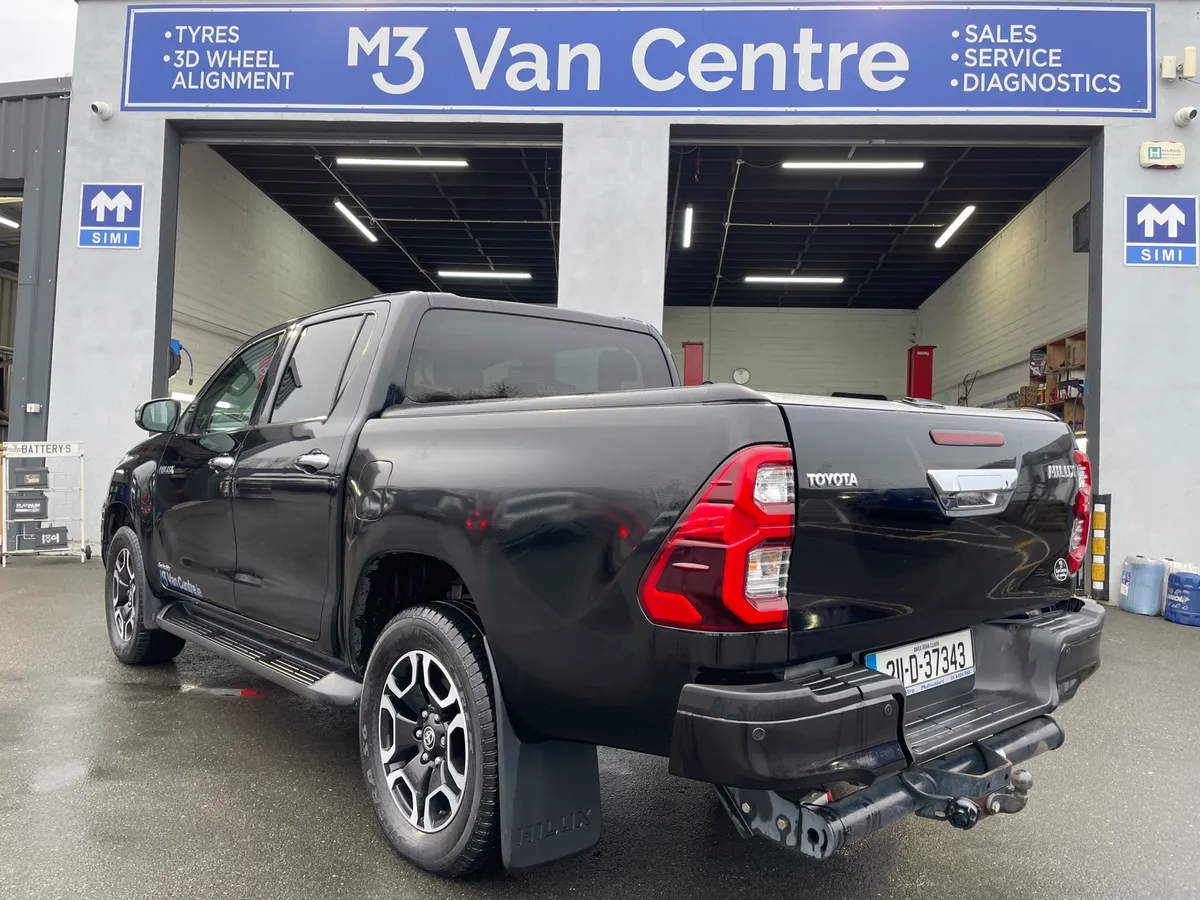 2021 TOYOTA HILUX 2.4 D-4D INVINCIBLE 4WD CREW CAB - Image 4
