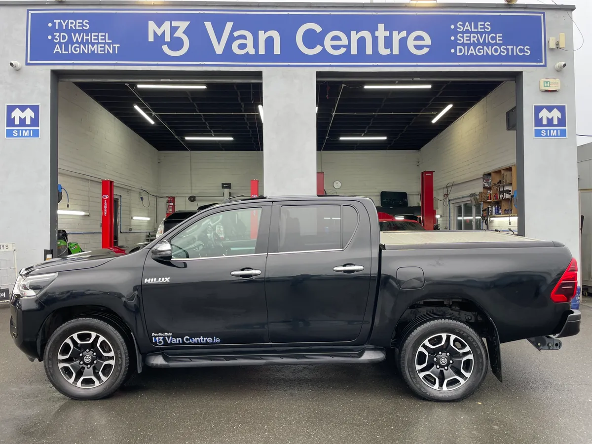 2021 TOYOTA HILUX 2.4 D-4D INVINCIBLE 4WD CREW CAB - Image 3