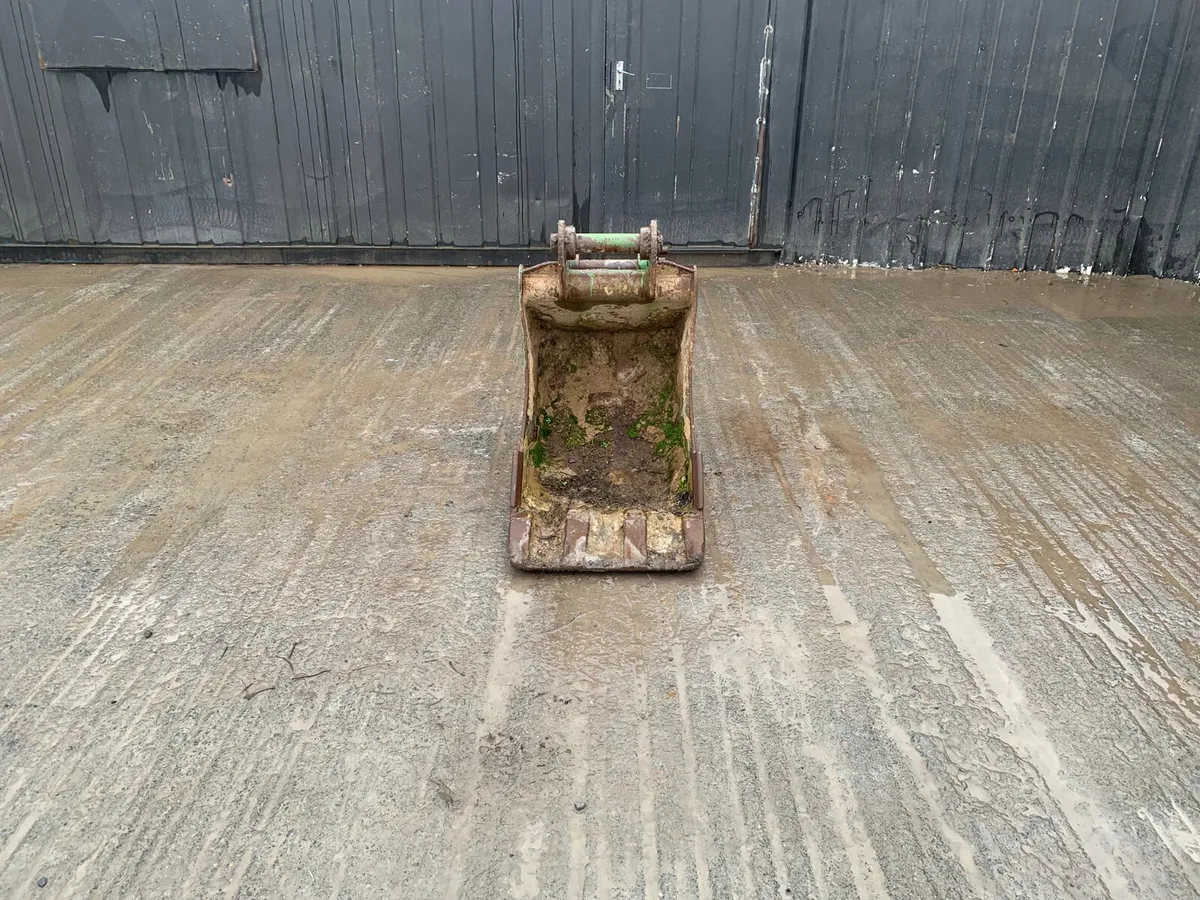 2FT Digger Bucket – 60mm Pins | 310mm Centres - Image 2