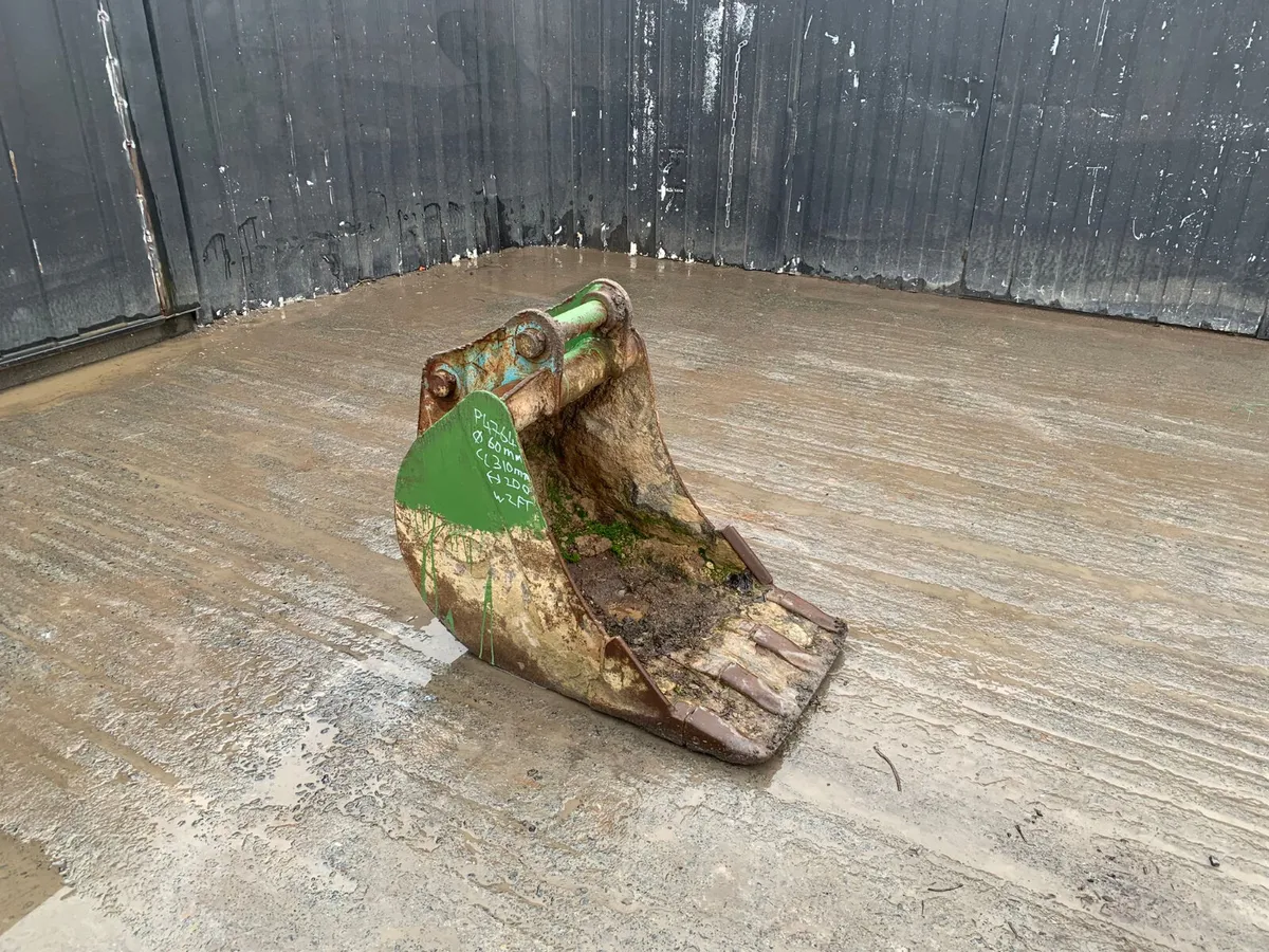 2FT Digger Bucket – 60mm Pins | 310mm Centres - Image 1