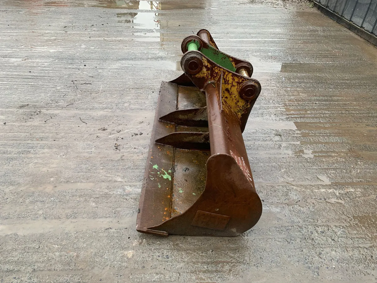 6FT Digger Bucket – 65mm Pins | 420mm Centres - Image 4