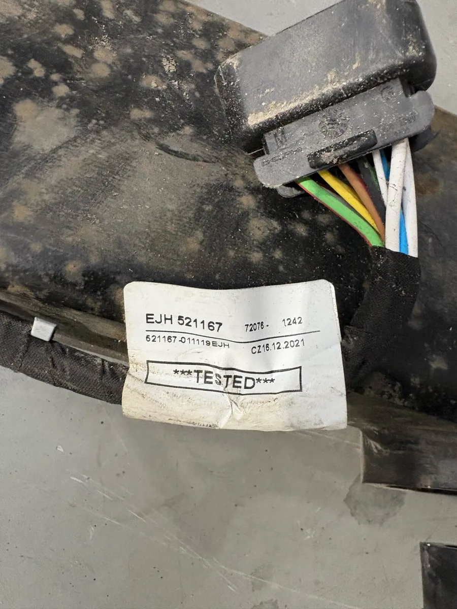 Land Rover Discovery power folding tow bar - Image 2