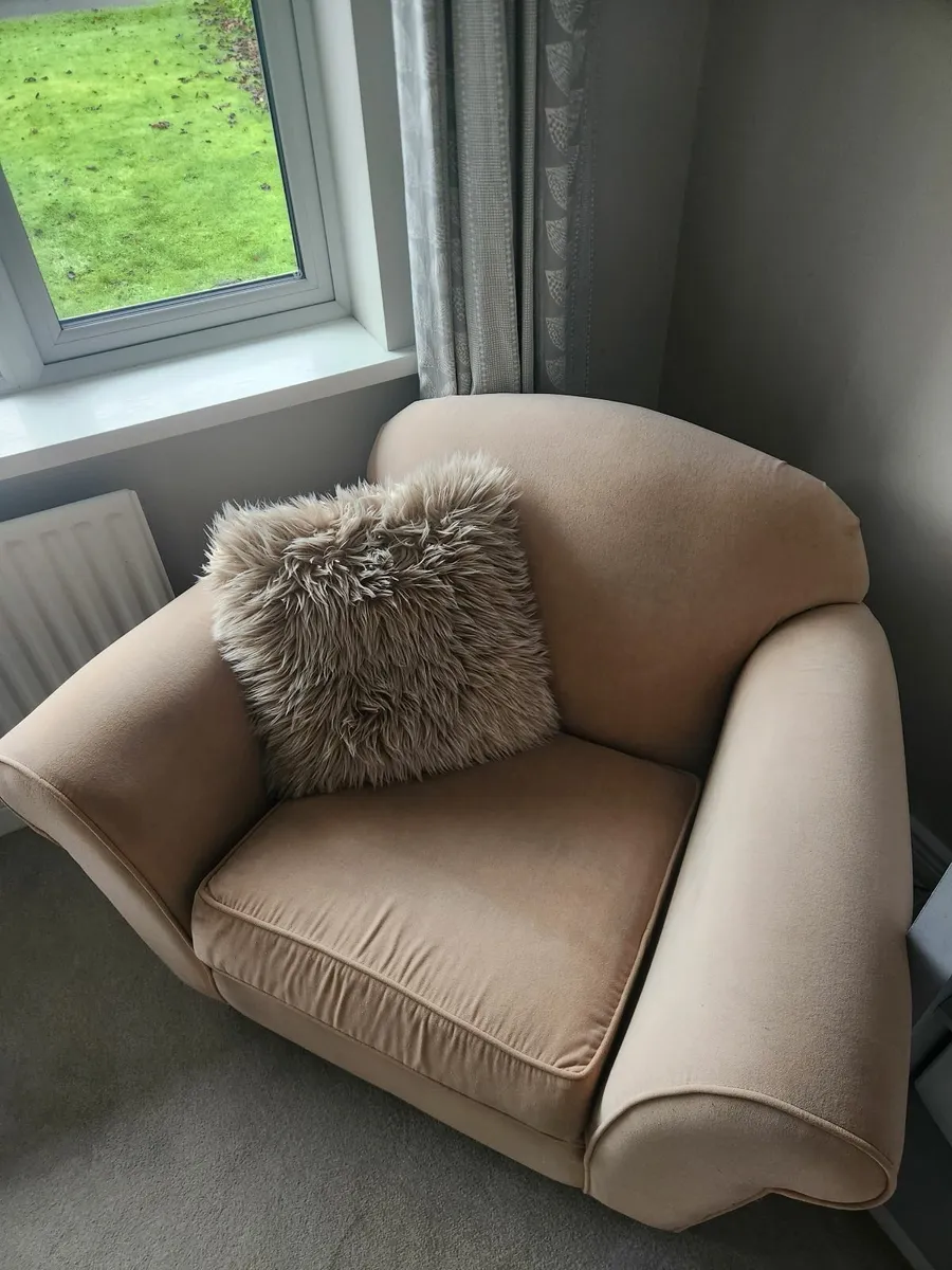 Armchair - Image 1