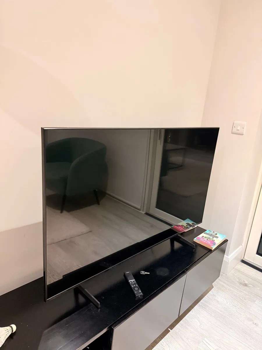 Samsung Crystal UHD DU7100 - 50" Smart TV - Image 2