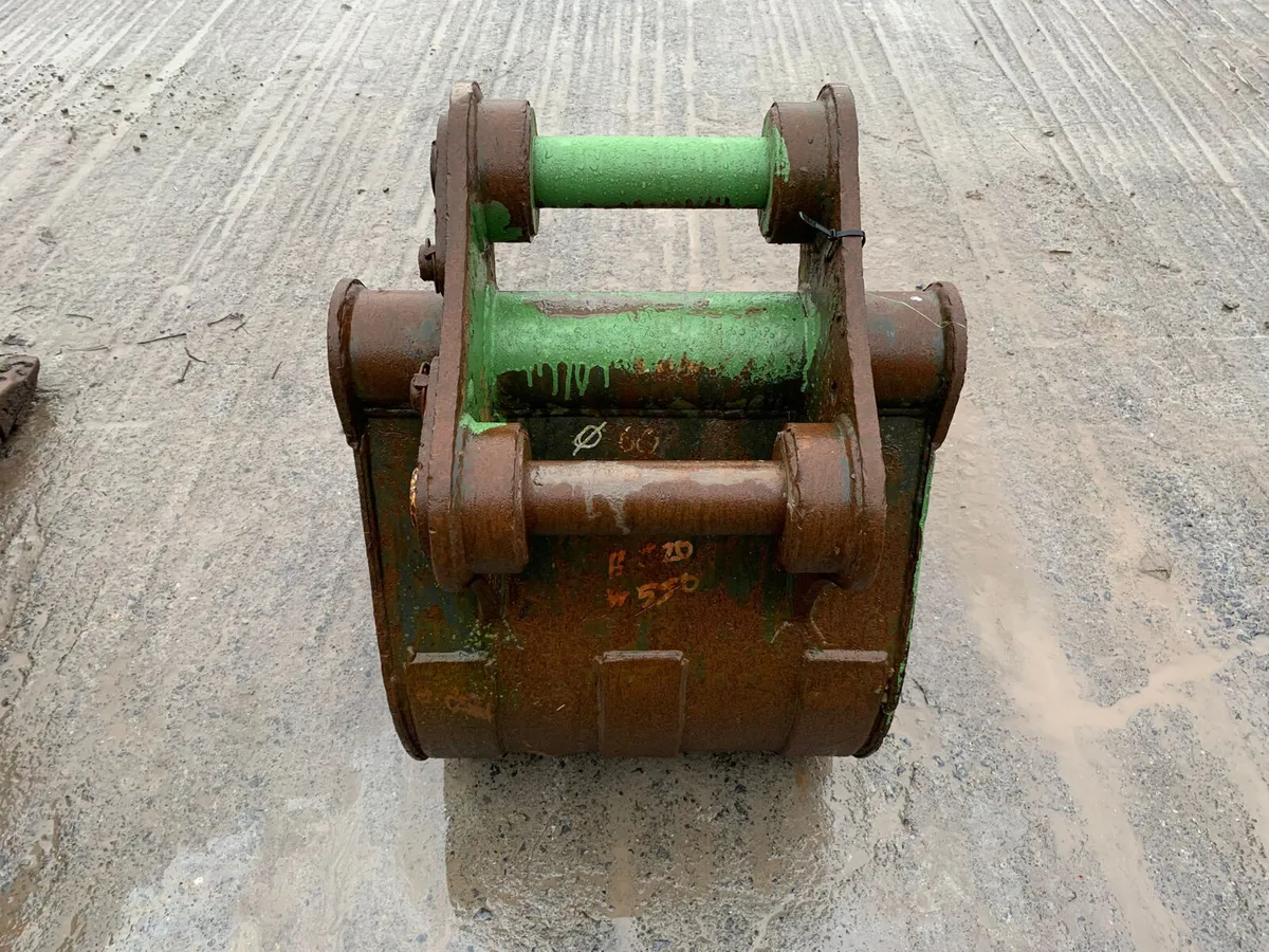2FT Digger Bucket – 60mm Pins | 300mm Centres - Image 4