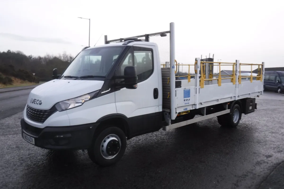 Iveco Daily 2021 17ft 2" 72-180 dropside 7200kg gr - Image 1