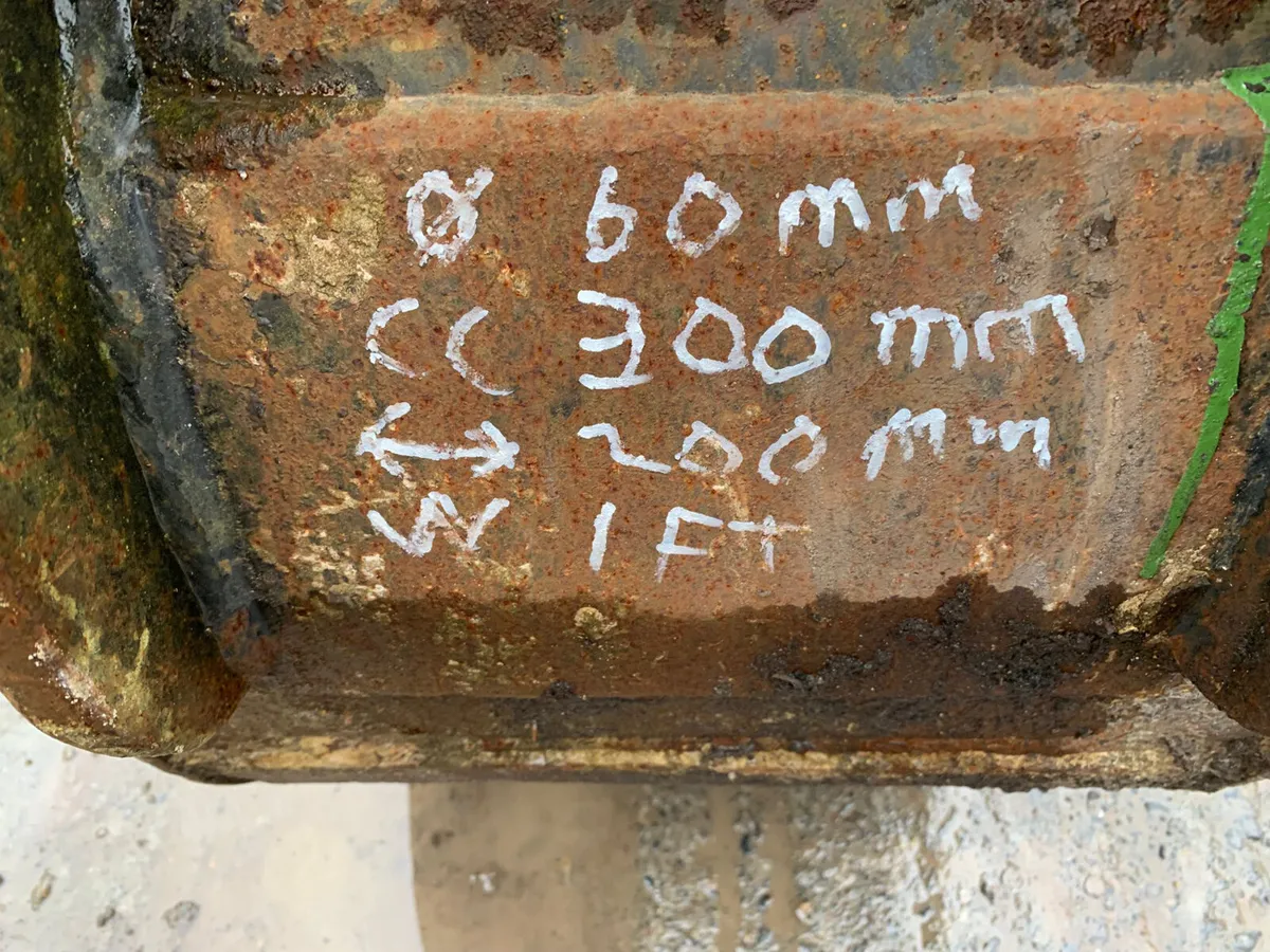 1FT Digger Bucket – 60mm Pins | 300mm Centres - Image 4