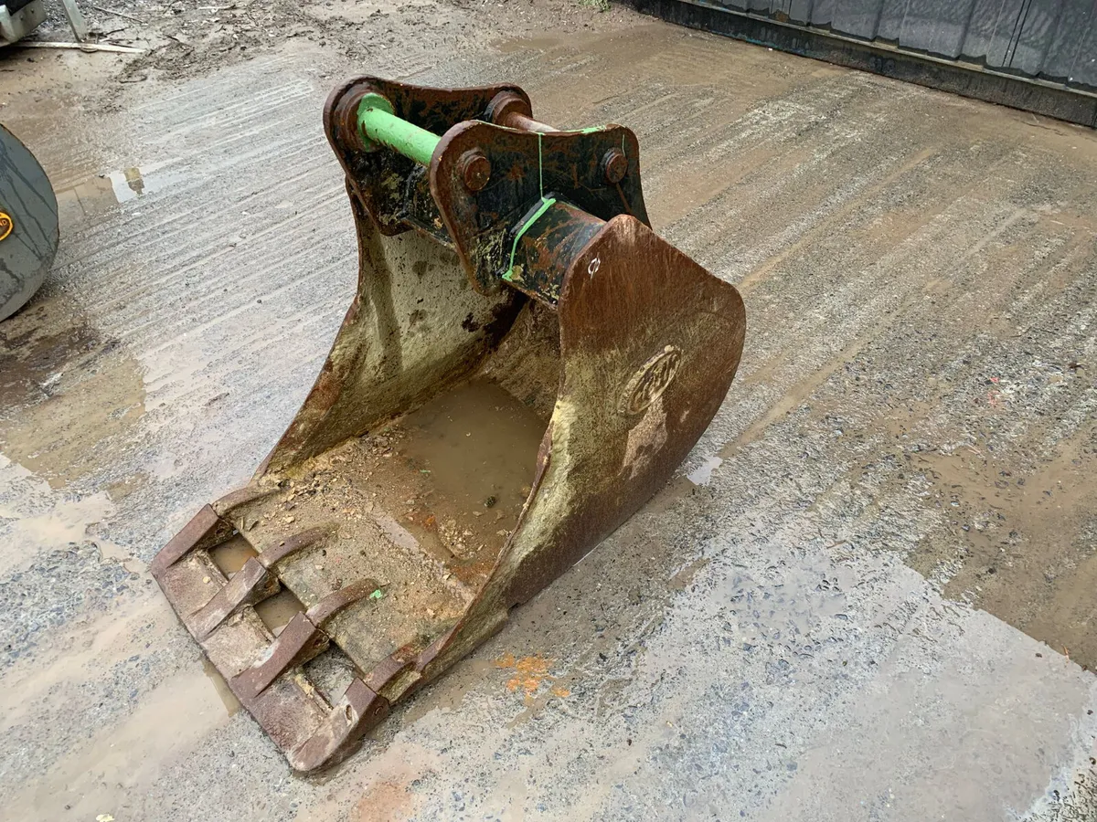 2FT Digger Bucket – 45mm Pins | 300mm Centres - Image 1