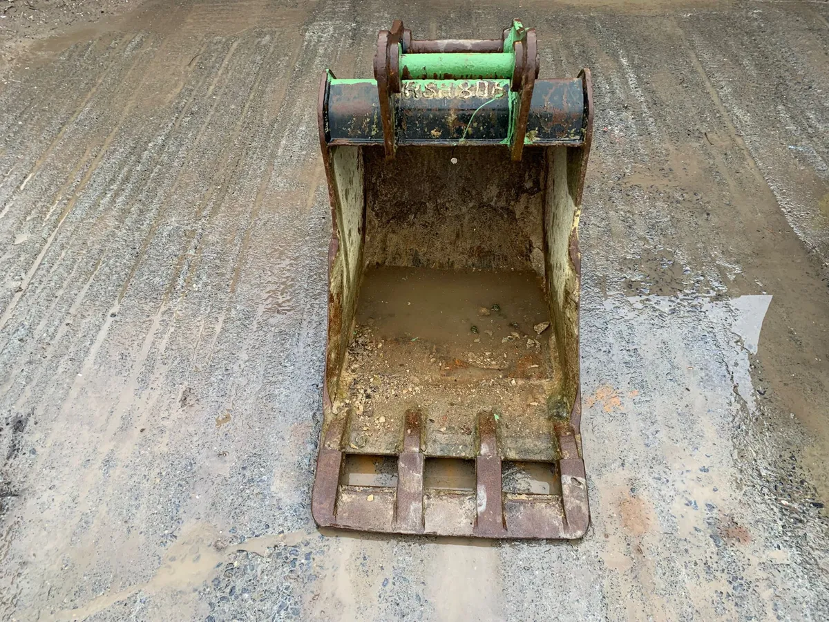 2FT Digger Bucket – 45mm Pins | 300mm Centres - Image 2