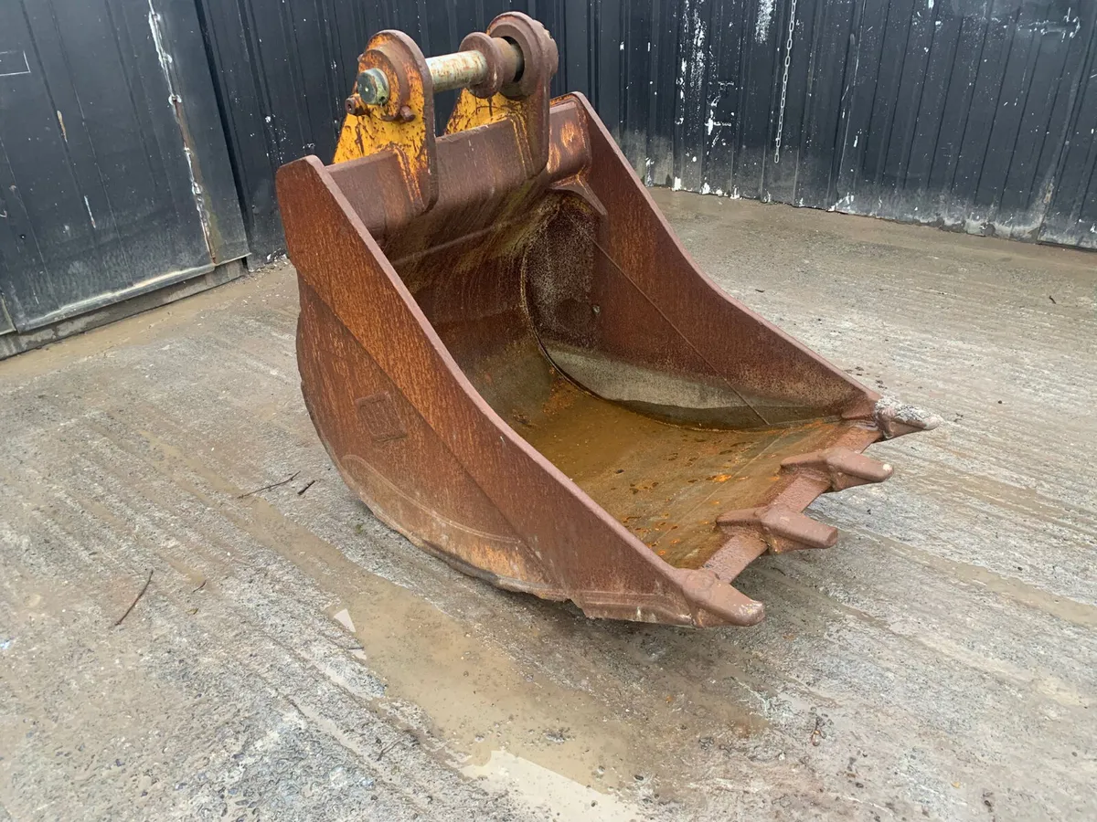 3FT Digger Bucket – 80mm Pins | 480mm Centres - Image 1