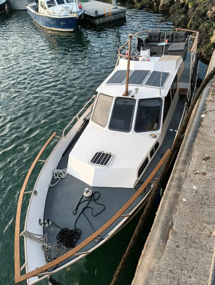 37' Steel Cruiser Houseboat - Image 1
