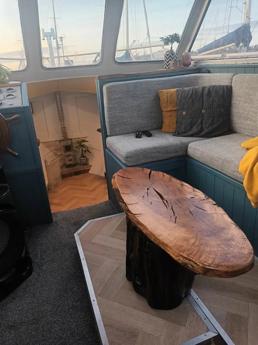 37' Steel Cruiser Houseboat - Image 4