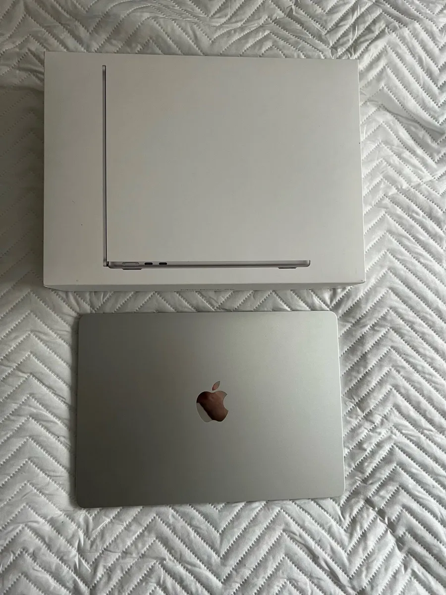 Macbook Air 2025 M4 - Image 1