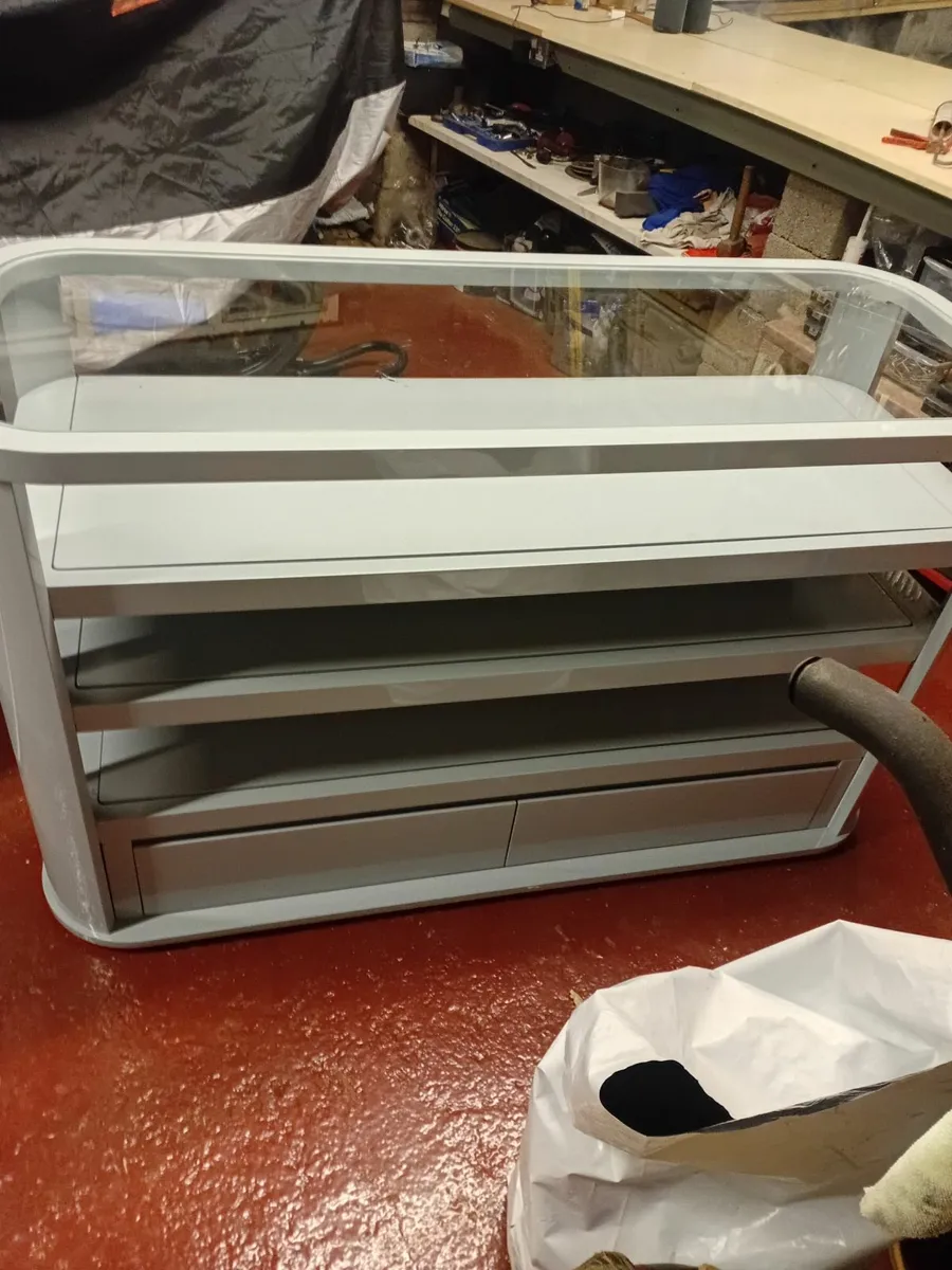 Retail  counter  top - Image 1