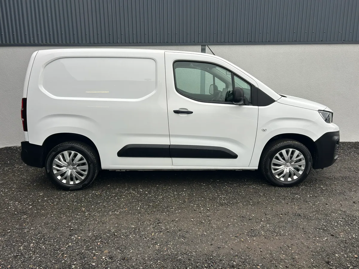 2022 Peugeot Partner - Image 3