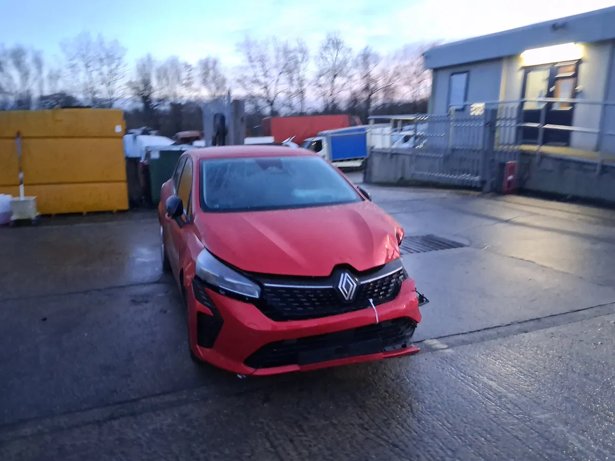 2025 RENAULT CLIO  1 ltr petrol (for parts only) - Image 4
