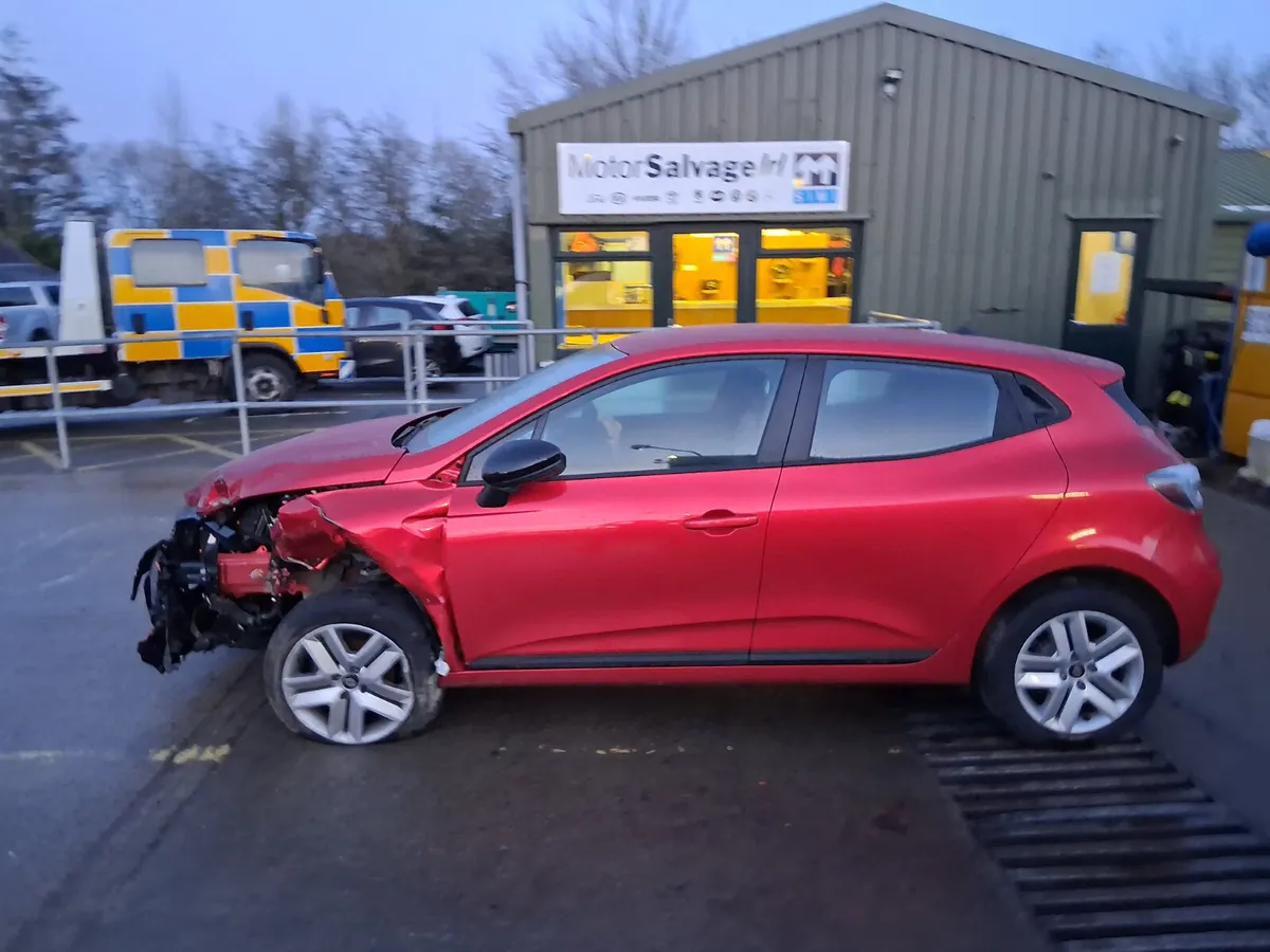 2025 RENAULT CLIO  1 ltr petrol (for parts only) - Image 1