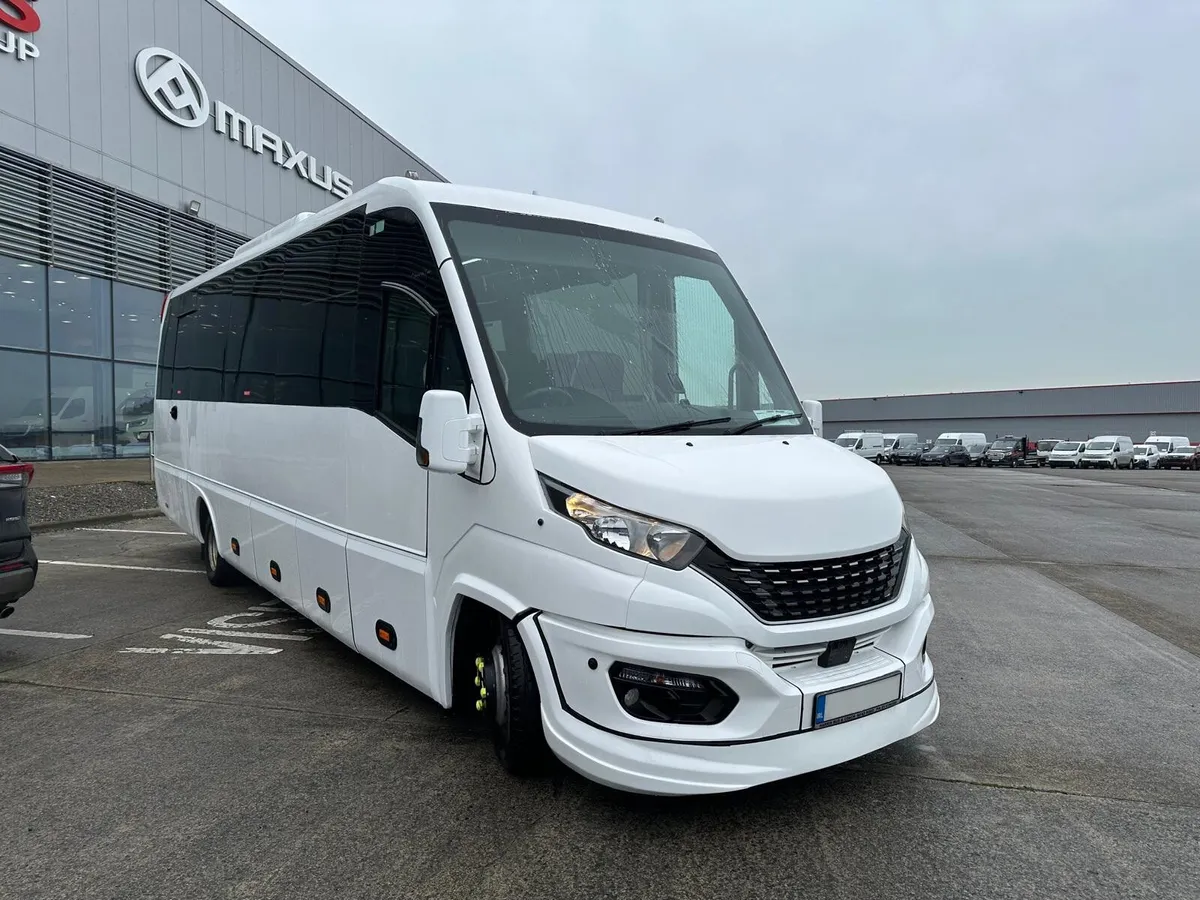 2021 Iveco Crusader 33+G - Image 3