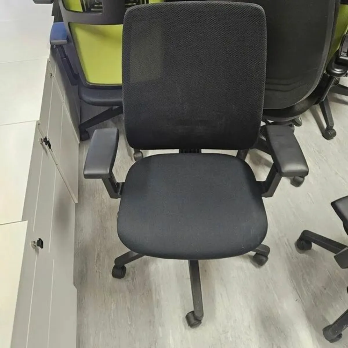 Office Chairs - Image 4