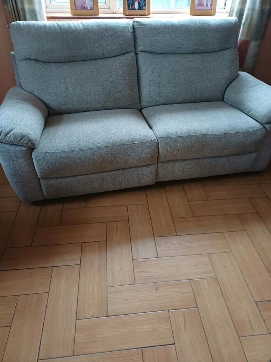 Suite of furniture - Image 1