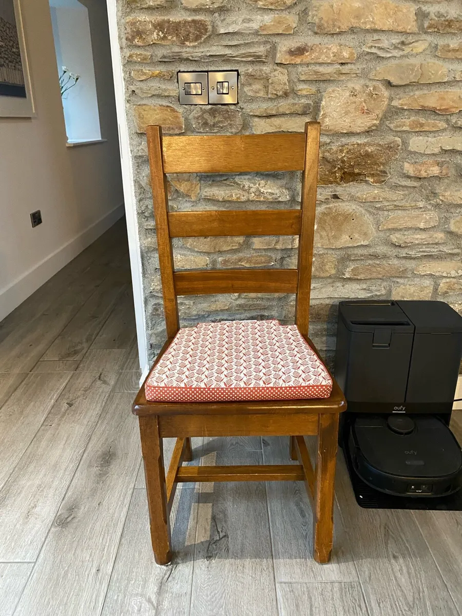 Kitchen Table and Chairs - Image 2