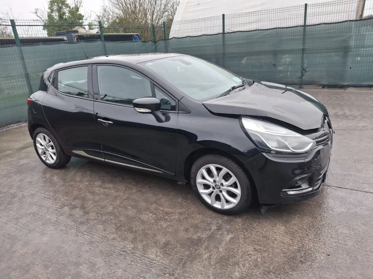 🚗. 2018 Renault Clio  1.0 Petrol - Image 1