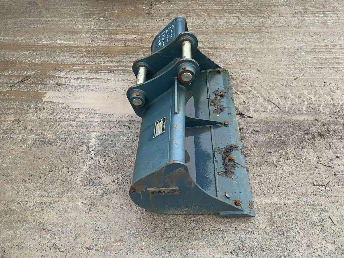 4FT Digger Bucket – 50mm Pins | 320mm Centres - Image 3