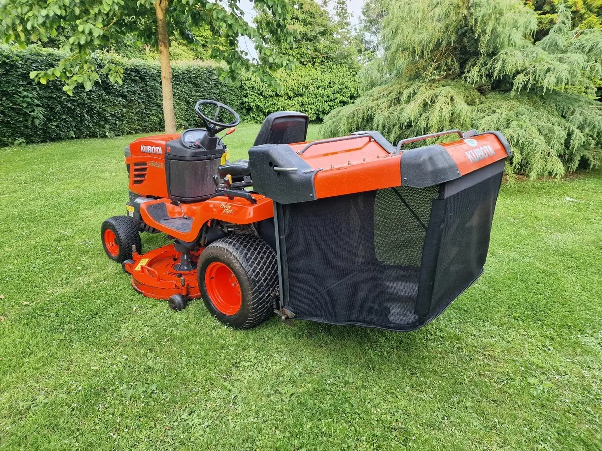 Kubota G26-II Ride on Mower Lawnmower - Image 2